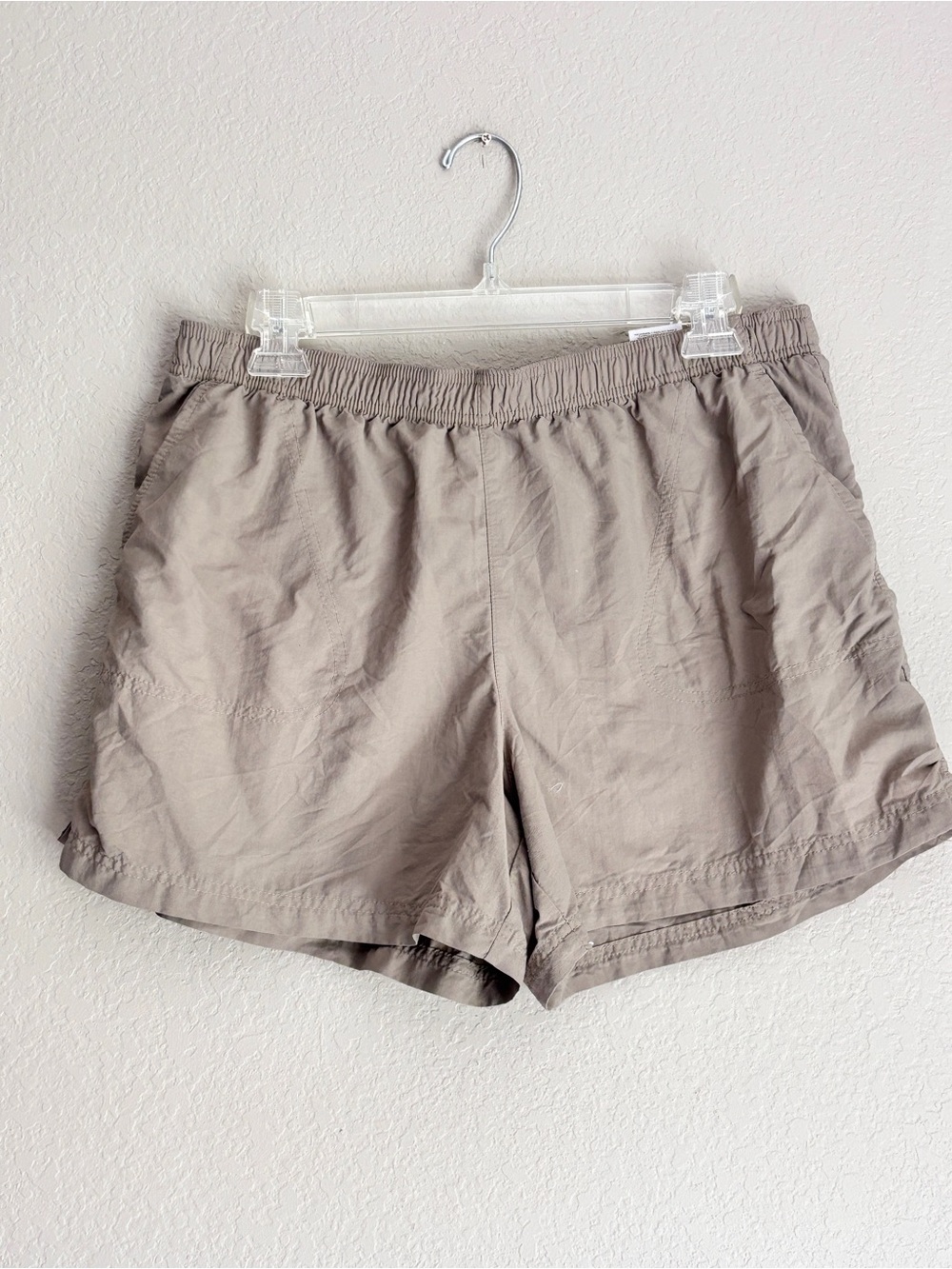 Columbia Taupe Women's Athletic Shorts with drawstring women’s L 5”